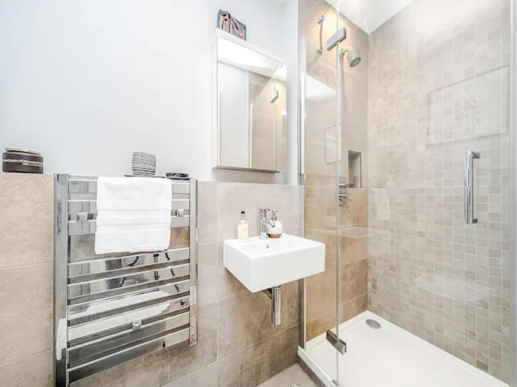 Pass The Keys Penthouse Oasis In Trendy Fulham Apartment London Bagian luar foto